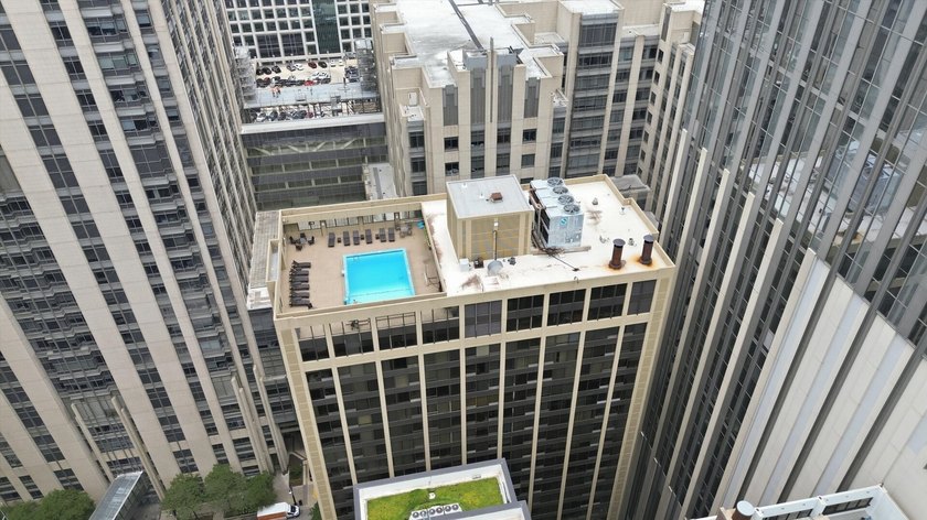 Spacious 1-bedroom corner unit in the heart of Streeterville - photo 22