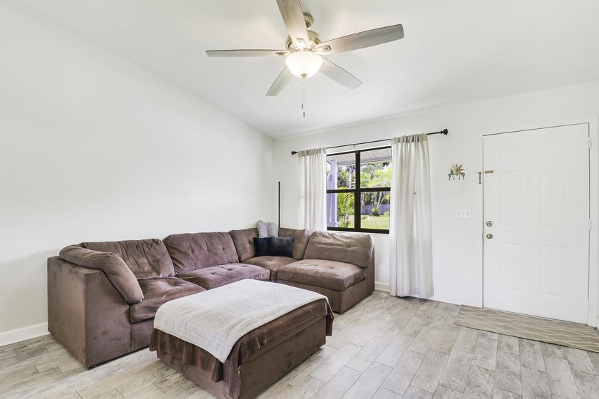 Discover this charming 2Bd, 2Ba Single Family home. Centrally - photo 6