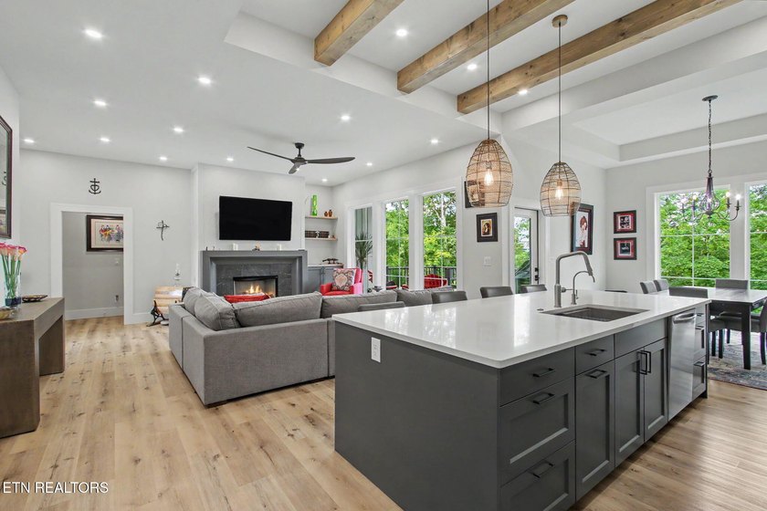 Luxury Meets Nature at 428 Ingoti Lane Nestled among mature - photo 7