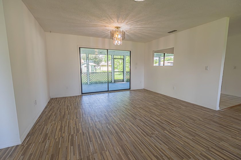 Opportunity awaits! This freshly painted 2-bedroom, 2-bath home - photo 5