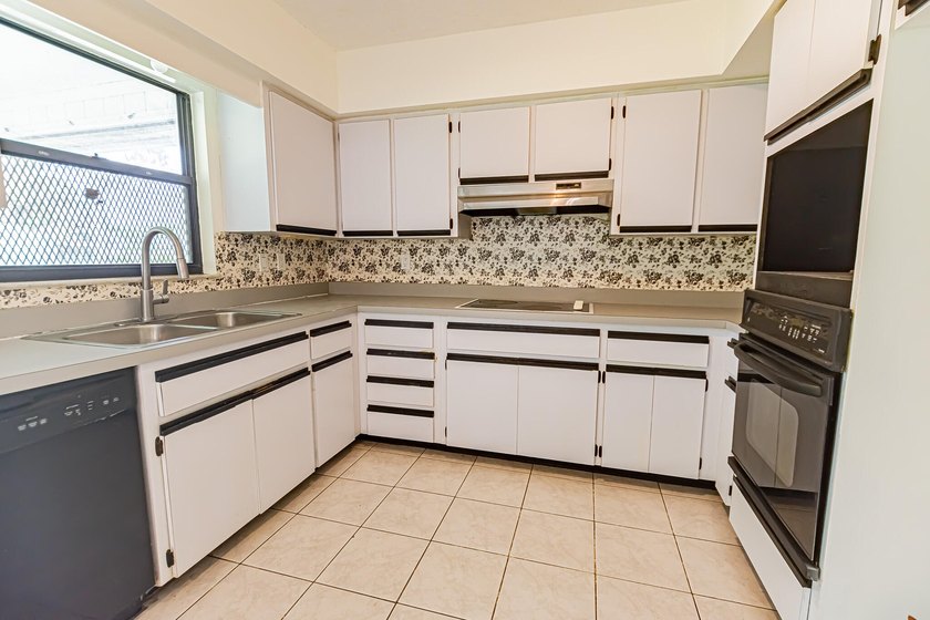 Opportunity awaits! This freshly painted 2-bedroom, 2-bath home - photo 9