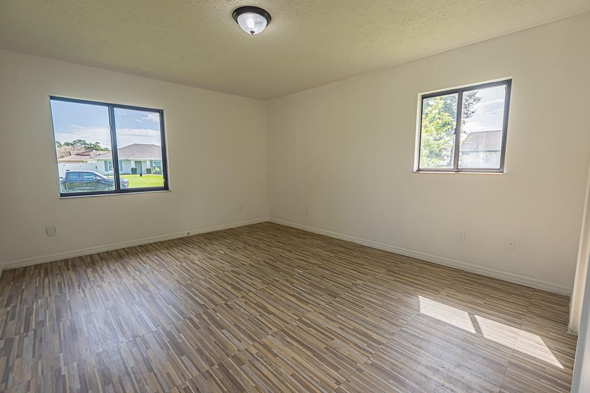 Opportunity awaits! This freshly painted 2-bedroom, 2-bath home - photo 10