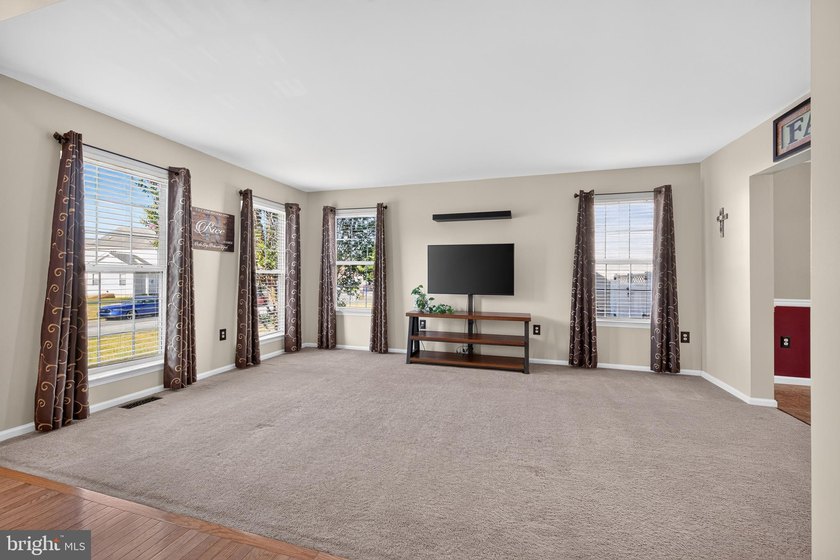 Welcome to 43 Nita Drive in the desirable Garrison Lake Green - photo 4