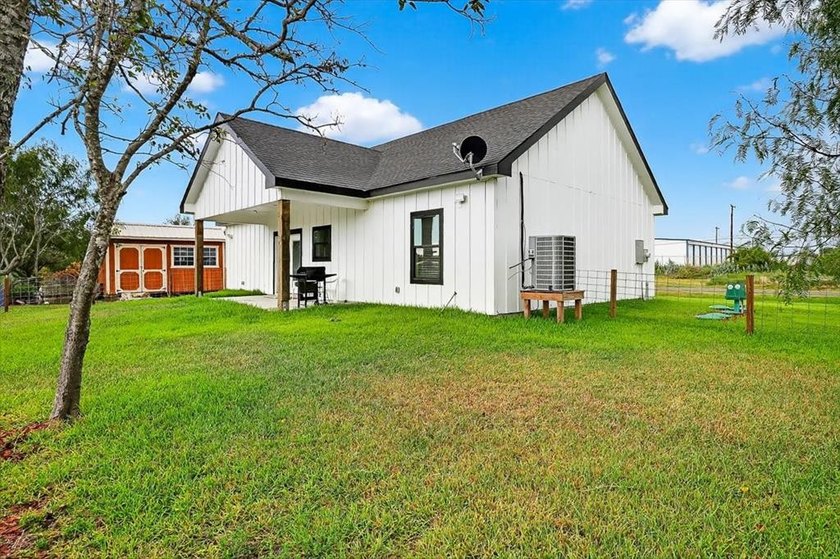 Charming 3-Bed, 2-Bath Home on Serene Pond in Rockport, Texas - photo 5