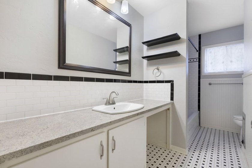 Charming, updated cottage-style home full of character and - photo 16