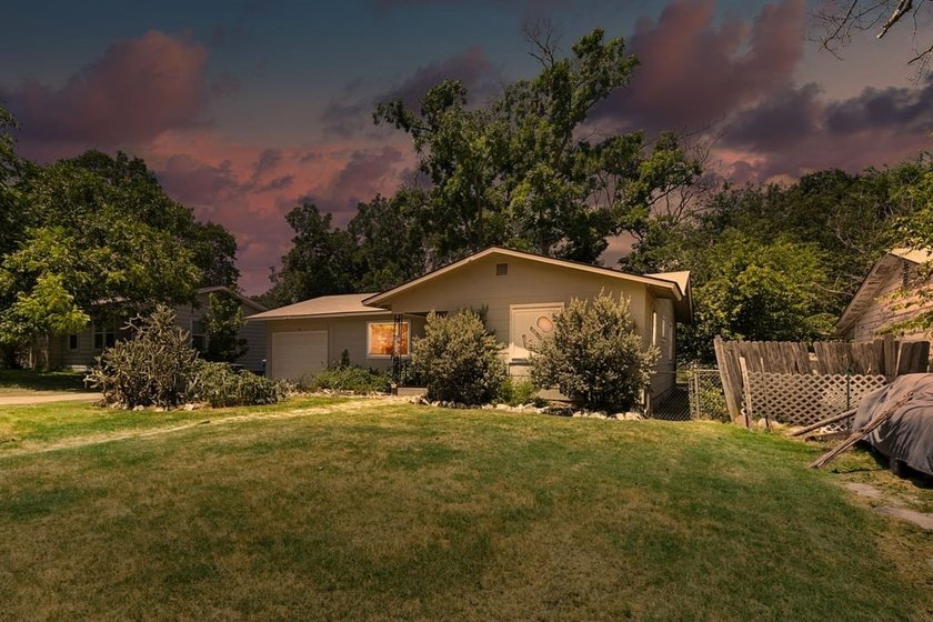 Charming, updated cottage-style home full of character and - photo 22