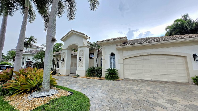 Welcome to this immaculate home in the exclusive gated community - photo 3