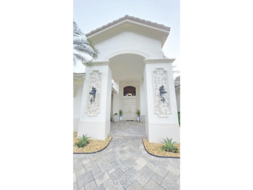 Welcome to this immaculate home in the exclusive gated community - photo 5