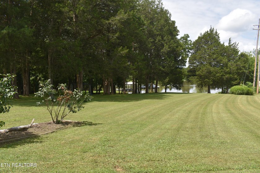 Discover this beautiful 3 bedroom, 2.5 bathroom LAKEFRONT home - photo 8