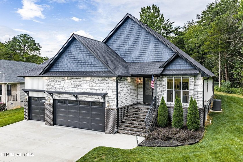 PRACTICALLY NEW PERFECTION! Welcome to effortless East Tennessee - photo 4