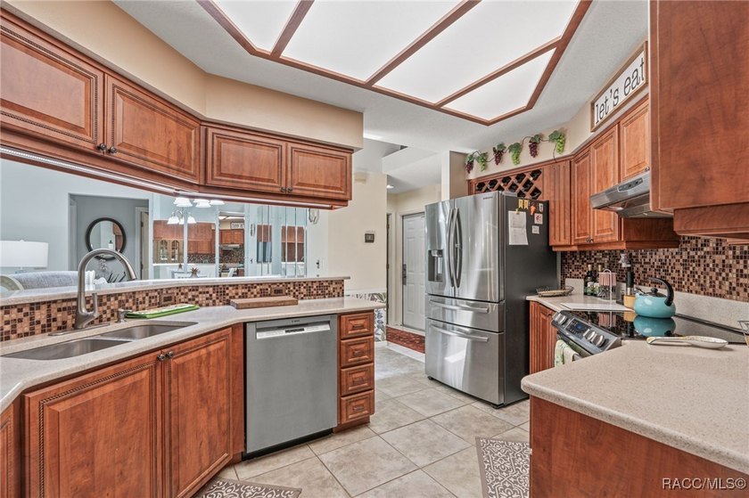 Welcome to 4 Ipomoea Court in beautiful Sugarmill Woods! This - photo 2