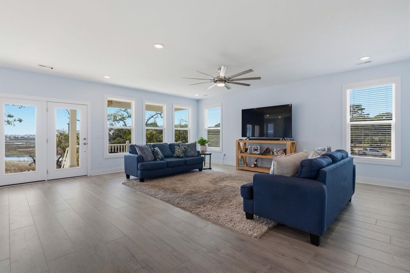 Three-bedroom, two-and-a-half-bathroom, elevated - photo 14
