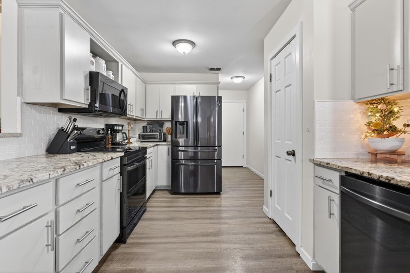 Don't miss this beautifully updated Smart Home with Florida - photo 14