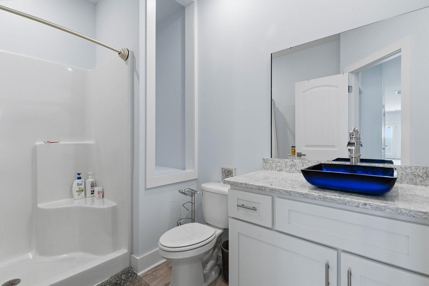 Three-bedroom, two-and-a-half-bathroom, elevated - photo 22