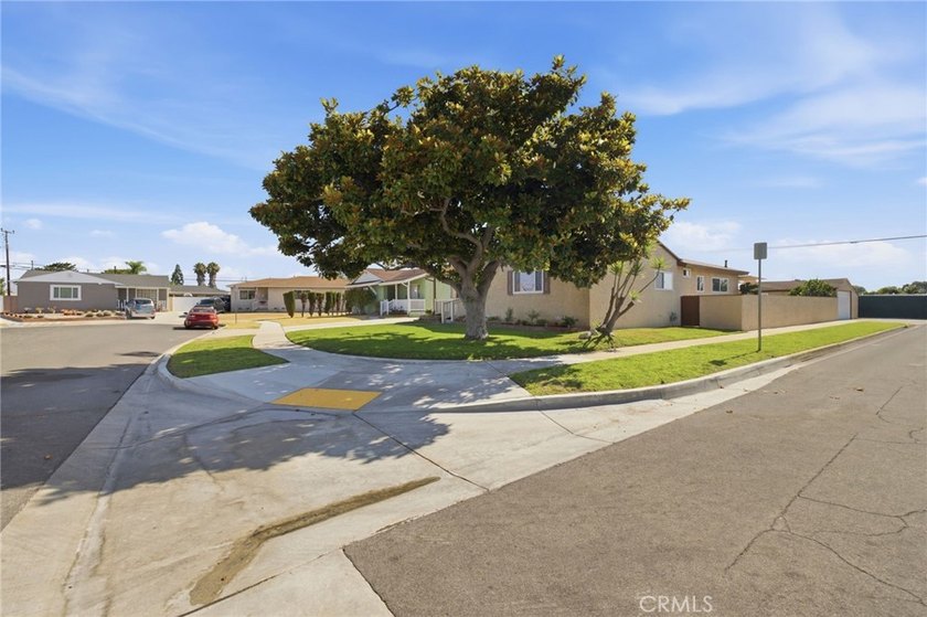 One-Of-A-Kind Property: Located on a rare double cul-de-sac - photo 3