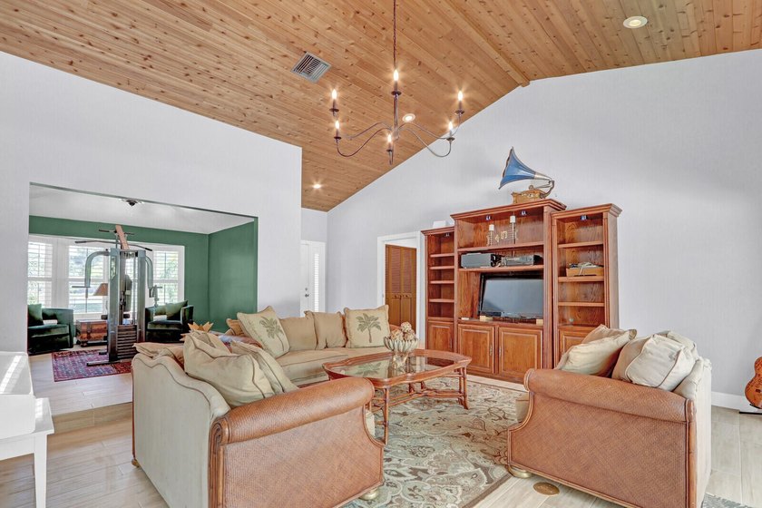 New Listing! Well-maintained 3-bedroom, 2-bath home on over an - photo 9