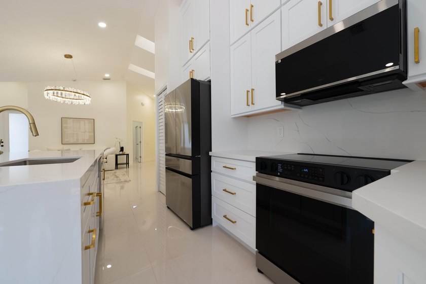Welcome to this 3/2 house in the central-Boca neighborhood of - photo 6