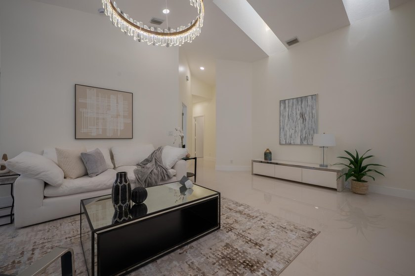 Welcome to this 3/2 house in the central-Boca neighborhood of - photo 9