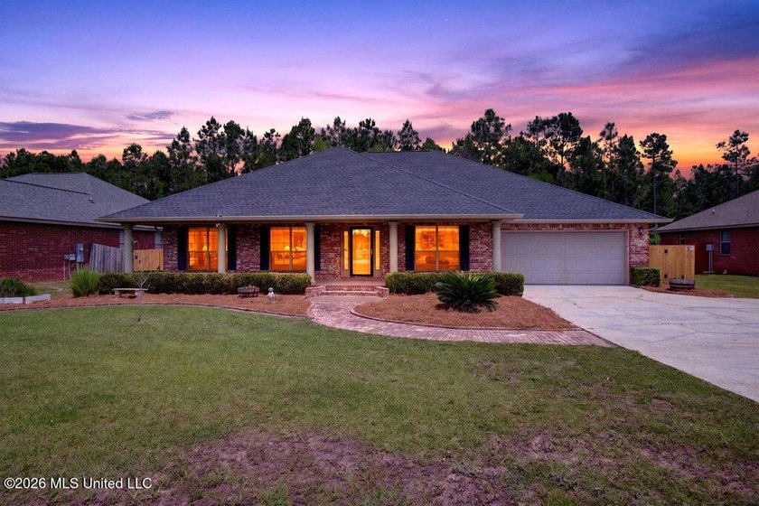 Spacious 4 bed, 3 bath single-story home in South Pointe with - photo 2