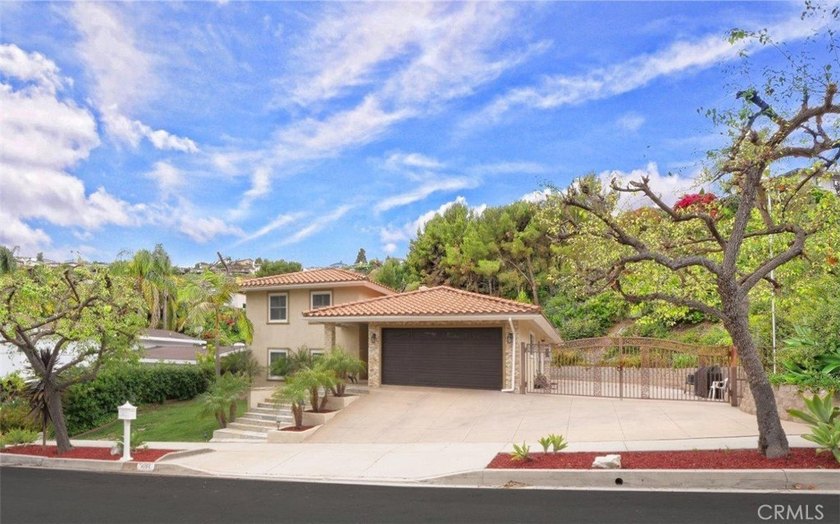 Don't miss the UNIQUE OPPORTUNITY to own this beautifully - photo 2