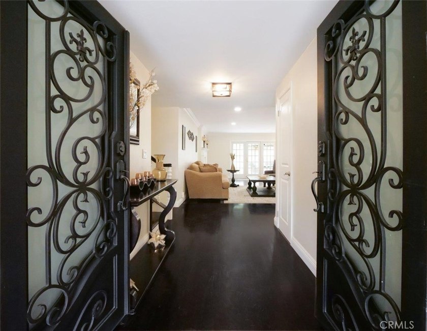 Don't miss the UNIQUE OPPORTUNITY to own this beautifully - photo 4