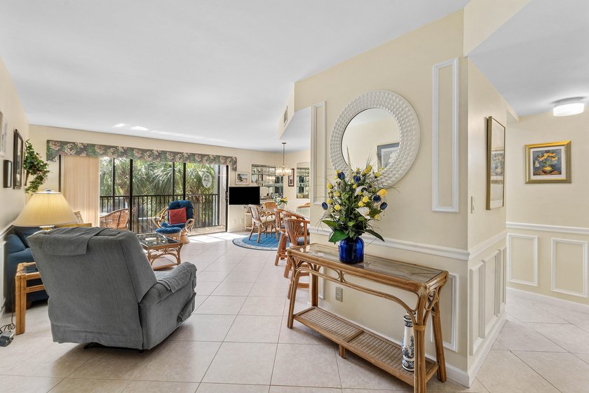 Live the Jupiter beach lifestyle in this charming 1 bed, 1.5 - photo 3