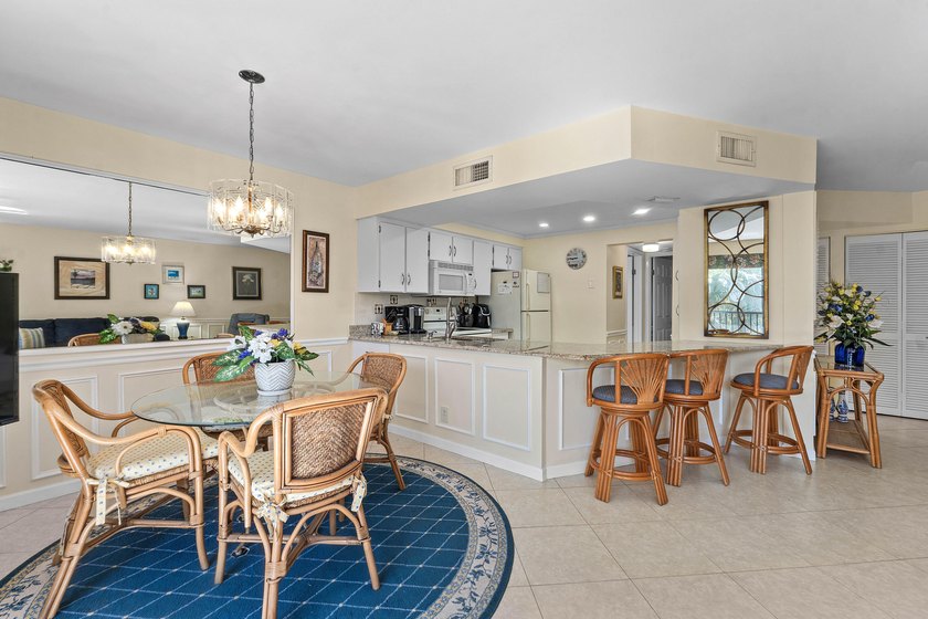 Live the Jupiter beach lifestyle in this charming 1 bed, 1.5 - photo 6