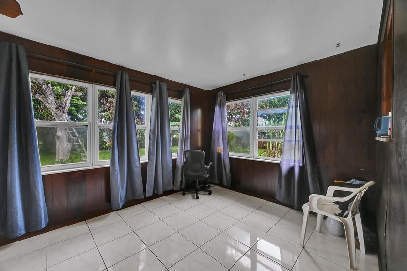 This CBS stucco 3 bedroom, 1.5 bath home offering 1,434 Sq. ft - photo 4