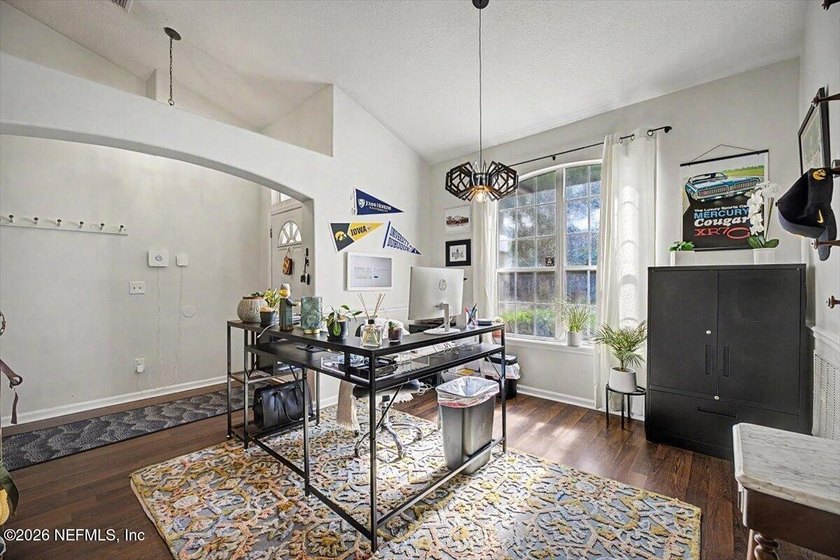 Welcome to Harbor Winds! This spacious and versatile home offers - photo 3