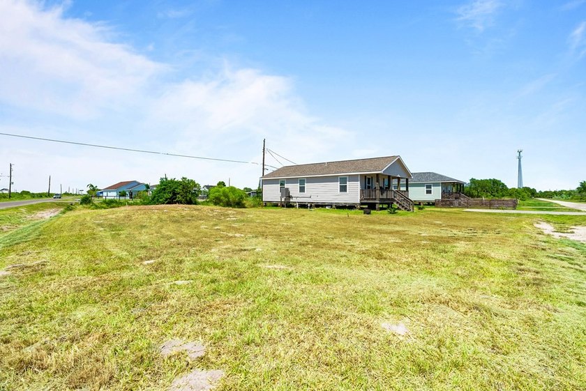 Charming Coastal Retreat in Holiday Beach W. Discover your - photo 3