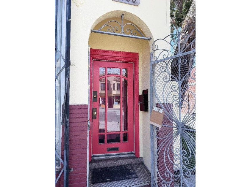 Discover the possibilities with this well-maintained mixed-use - photo 9