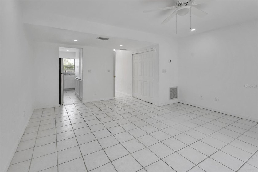 Welcome to a beautifully updated and meticulously maintained - photo 4