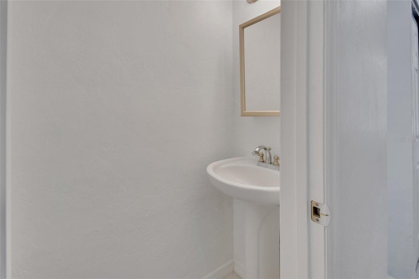 Welcome to a beautifully updated and meticulously maintained - photo 9