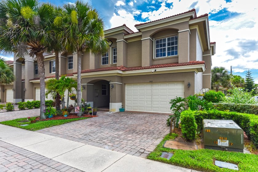 Welcome home to this well-maintained end-unit TH offering the - photo 2