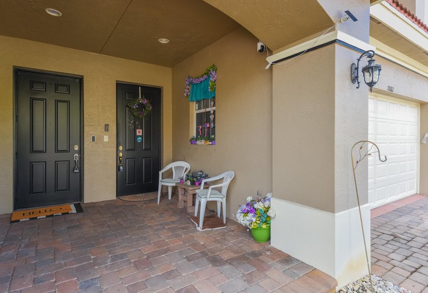 Welcome home to this well-maintained end-unit TH offering the - photo 5