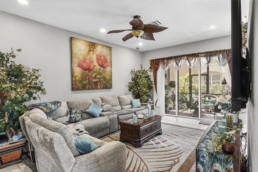 Welcome home to this well-maintained end-unit TH offering the - photo 8