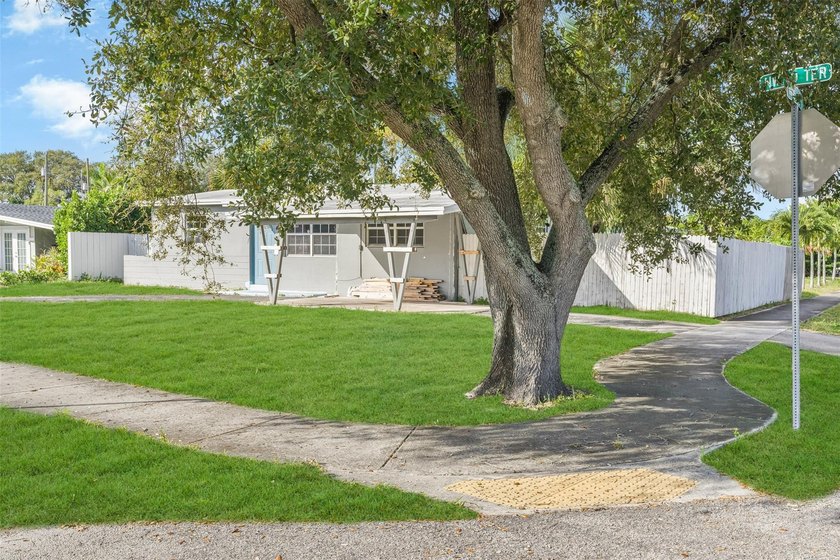 Welcome home, this single family home has so much to offer! - photo 3