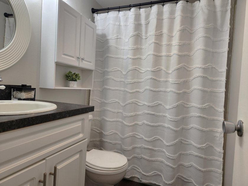 Gorgeous renovated 1 bed 1 bath located in the lovely Andover - photo 11