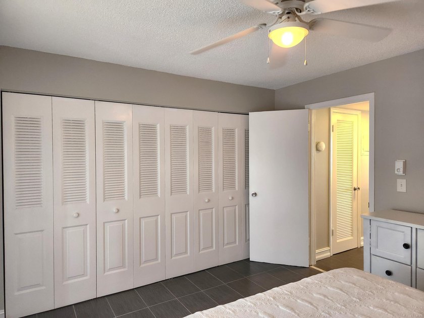 Gorgeous renovated 1 bed 1 bath located in the lovely Andover - photo 12