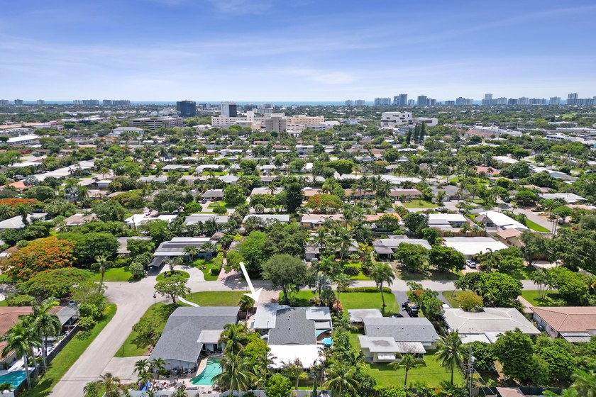 A Beautifully updated Coral Heights home offering 3 Bedrooms, 2 - photo 4