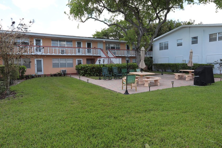 Gorgeous renovated 1 bed 1 bath located in the lovely Andover - photo 20