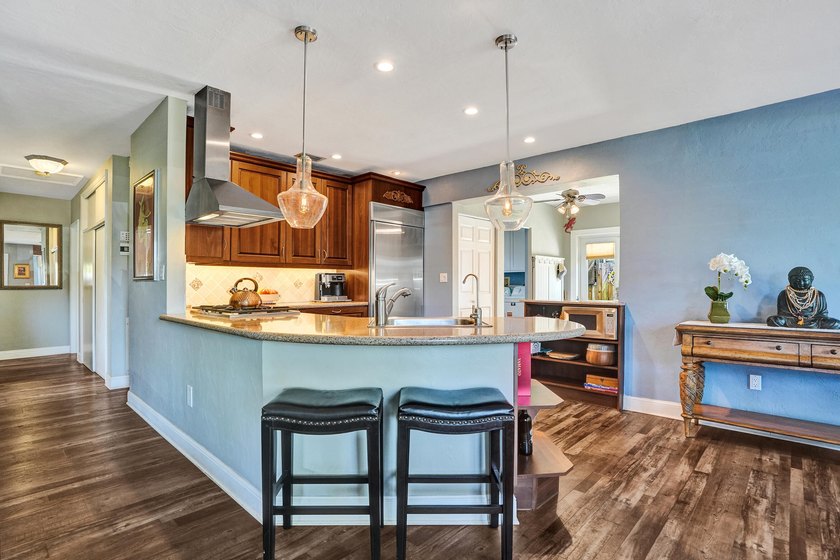 A Beautifully updated Coral Heights home offering 3 Bedrooms, 2 - photo 10