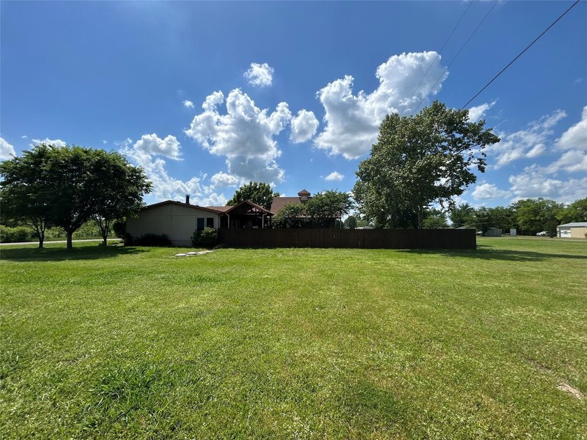 Charming Country Retreat on ove .55 Acres - Room to Roam &amp; Relax - photo 22