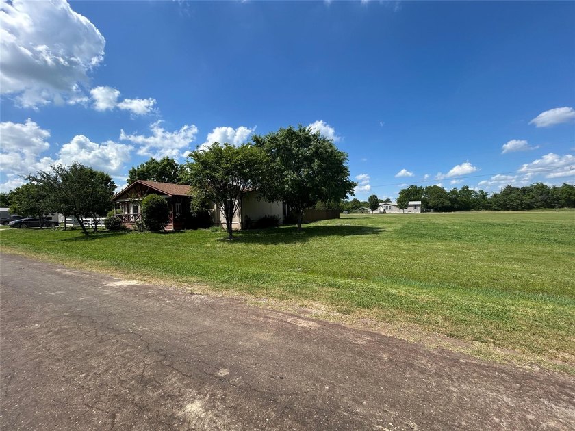 Charming Country Retreat on ove .55 Acres - Room to Roam &amp; Relax - photo 25