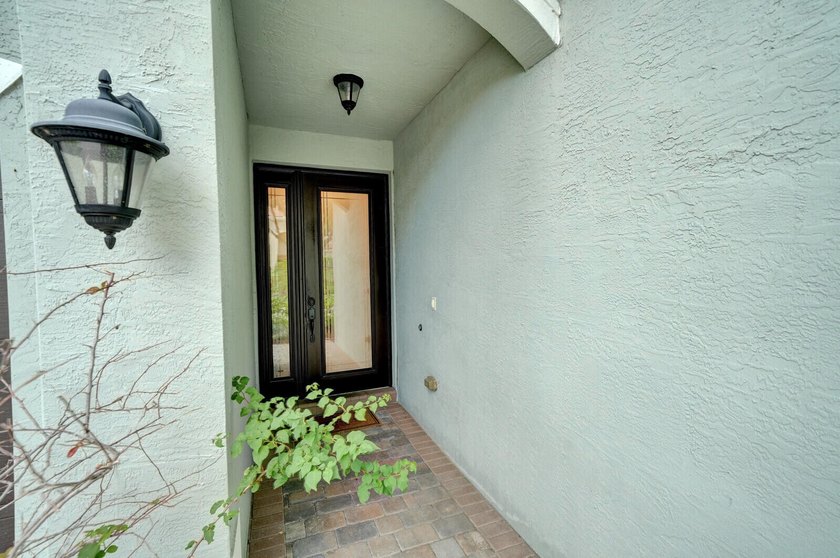 Welcome to this beautiful 4 bedroom, 3 bathroom home in the - photo 3