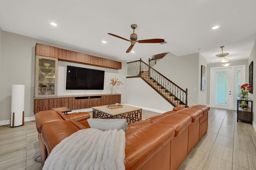 Welcome to this beautiful 4 bedroom, 3 bathroom home in the - photo 7