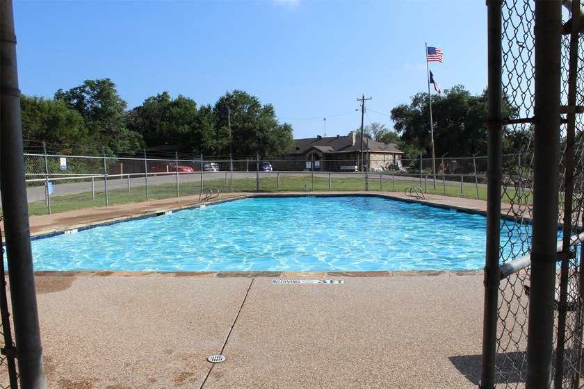 Fantastic lot in the desired Granbury area. Private water and co - photo 5