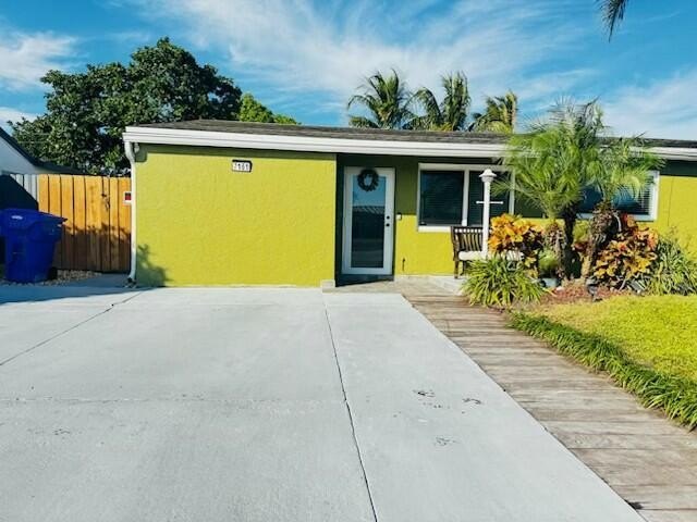 Create lasting family memories in this 3/2 pool Home in - photo 6