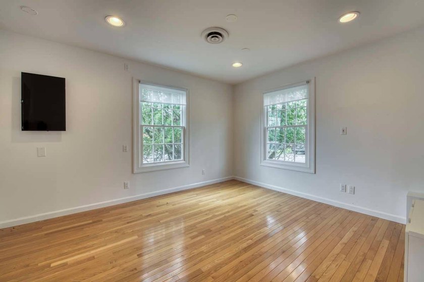 Owner Financing Available. 335 Meeting House Lane free standing - photo 7