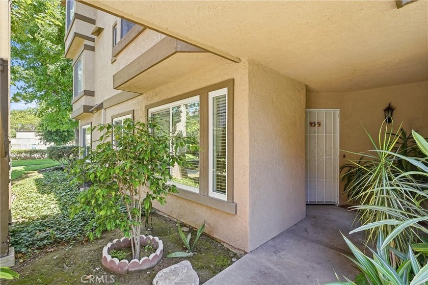 Welcome home! This 2 bedroom 2 bathroom home is exactly what - photo 3